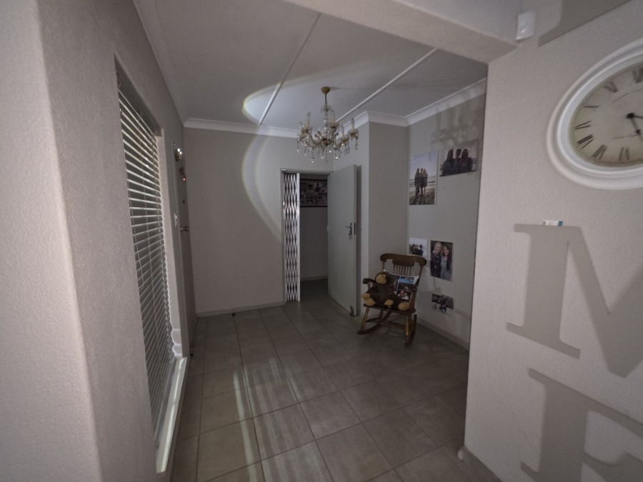 5 Bedroom Property for Sale in Meiringspark North West